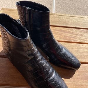 Aquatalia ankle boots